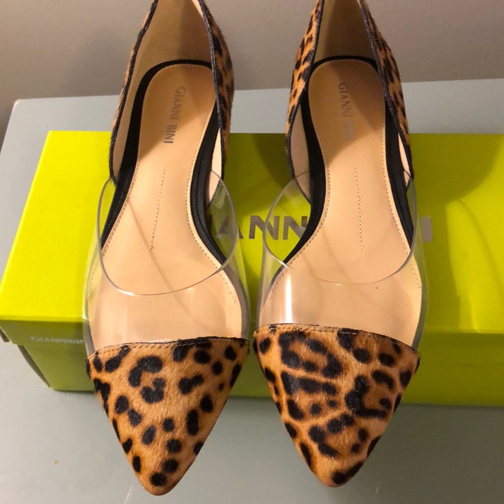 NWT leopard print flats 7 1/2